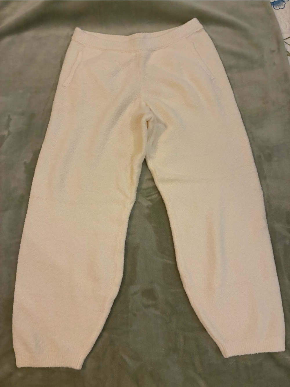 Women’s Gap Brand Cozy Cream Plush Jogger Pants with Pockets Size Medium Petite